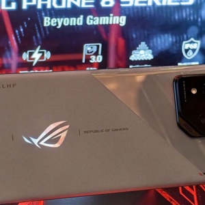 ��Ԫ�羺���ʣ�ROG��Ϸ�ֻ�8ϵ�з���