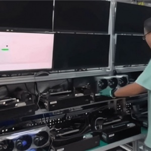 功耗600W的性能怪兽来了！RTX 5090首个实物图曝光 体积庞大